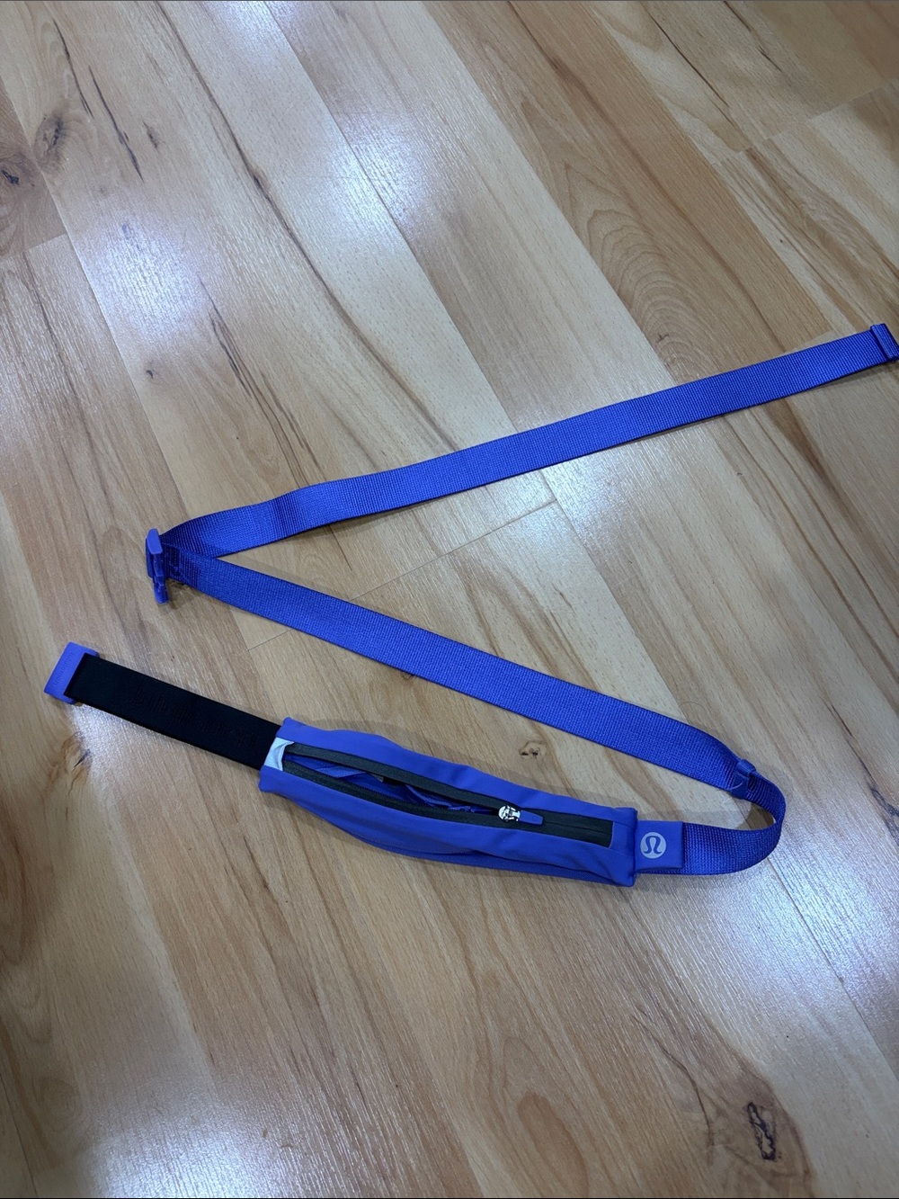 Lululemon ultra lightweight Purple Running Belt bag with Zipper Pocket